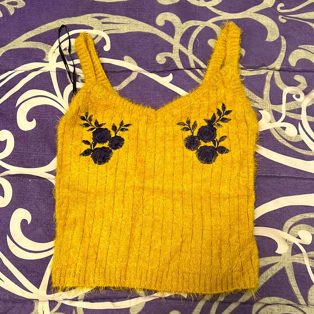 Cropped golden women’s top from Forever 21